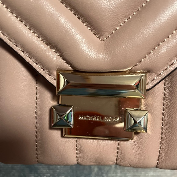 Micheal Kors purse - Picture 4 of 8